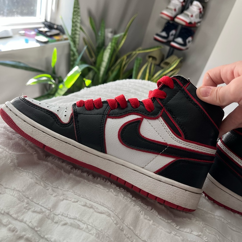 Jordan 1 bloodline size 6.5 woman’s - Picture 3 of 6